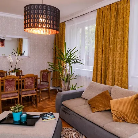 Center House - Otthon, Csak Mashol! *