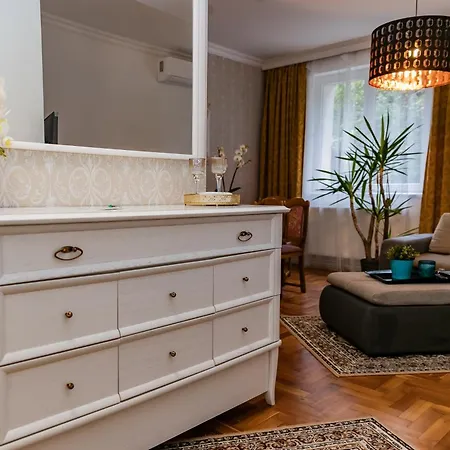 Center House - Otthon, Csak Mashol! Apartment Dunaujvaros
