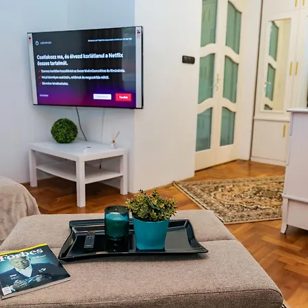 Apartment Center House - Otthon, Csak Mashol! Dunaujvaros