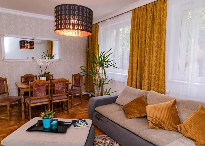 Center House - Otthon, Csak Mashol! *