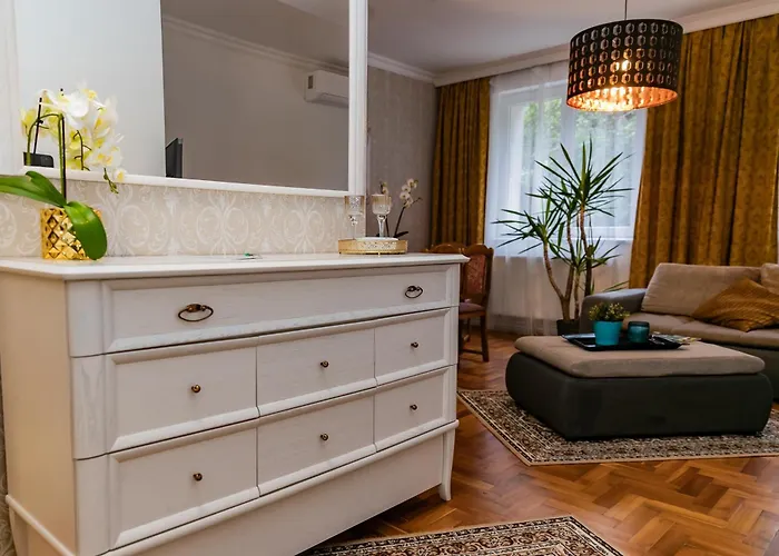 Center House - Otthon, Csak Mashol! Apartament Dunaújváros