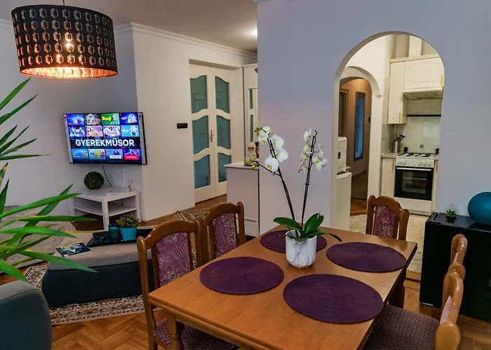 Center House - Otthon, Csak Mashol! *